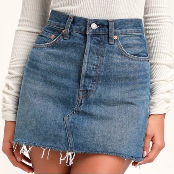 NWT Levi’s High Rise Deconstructed Denim Mini Skirt Stuck in the Middle Wash - Picture 1 of 9